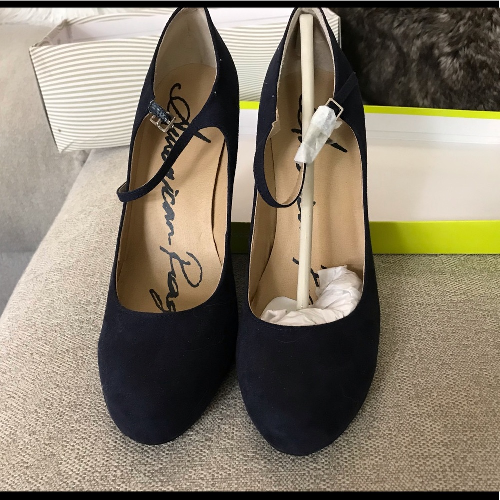 Beautiful American Rag navy blue suede shoes